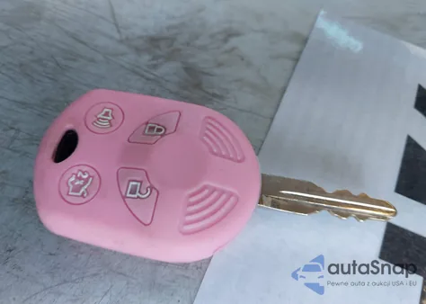 2010 Ford Escape Xlt z USA, uszkodzony, nr VIN 1FMCU0DG9AKC24216